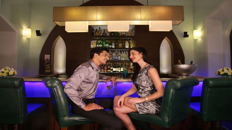 LOUNGE BAR